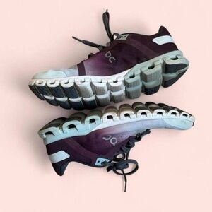 ON athletic women’s running sneakers / trainers in dark purple and light gray